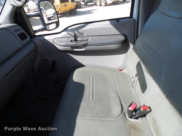 image for item DC2221 2000 Ford F550 utility truck with crane