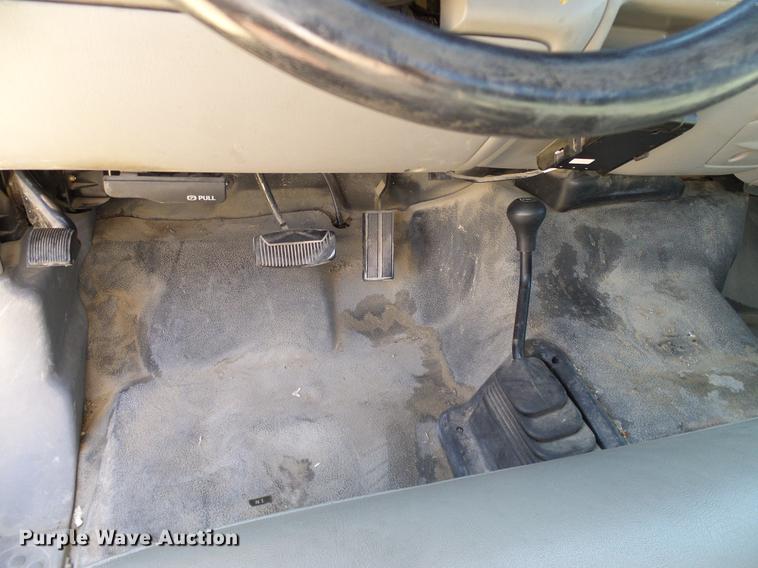 image for item DC2221 2000 Ford F550 utility truck with crane