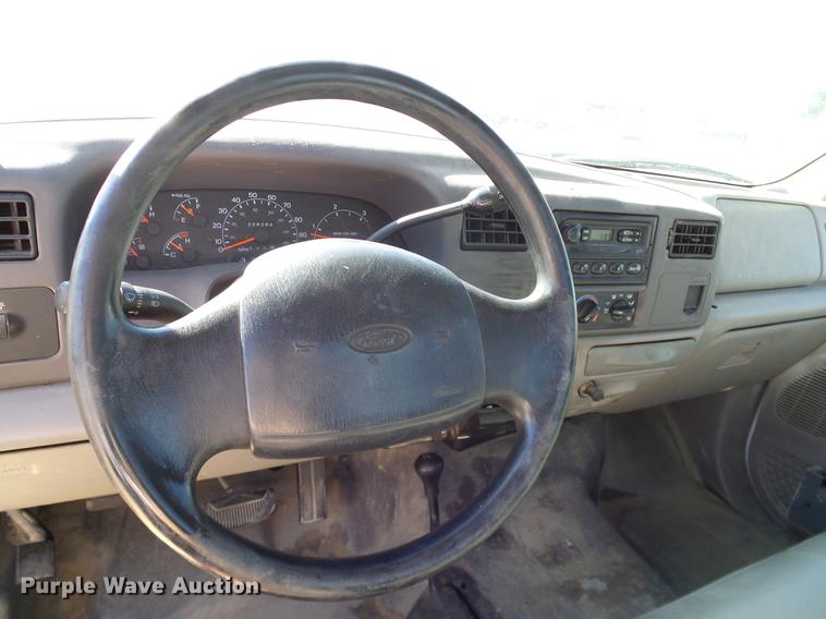 image for item DC2221 2000 Ford F550 utility truck with crane