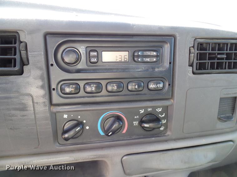 image for item DC2221 2000 Ford F550 utility truck with crane