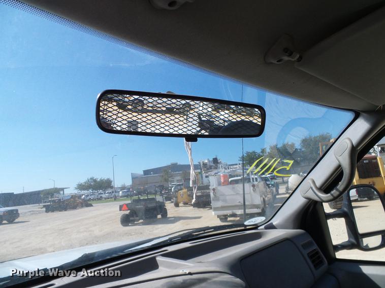 image for item DC2221 2000 Ford F550 utility truck with crane