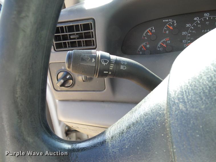 image for item DC2221 2000 Ford F550 utility truck with crane