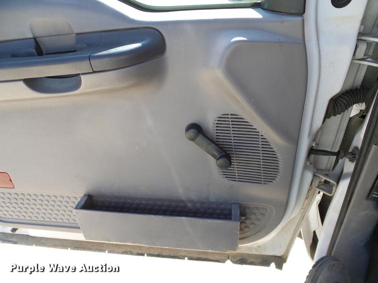 image for item DC2221 2000 Ford F550 utility truck with crane