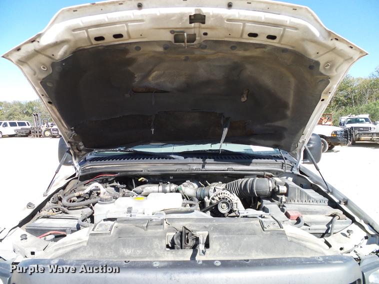 image for item DC2221 2000 Ford F550 utility truck with crane