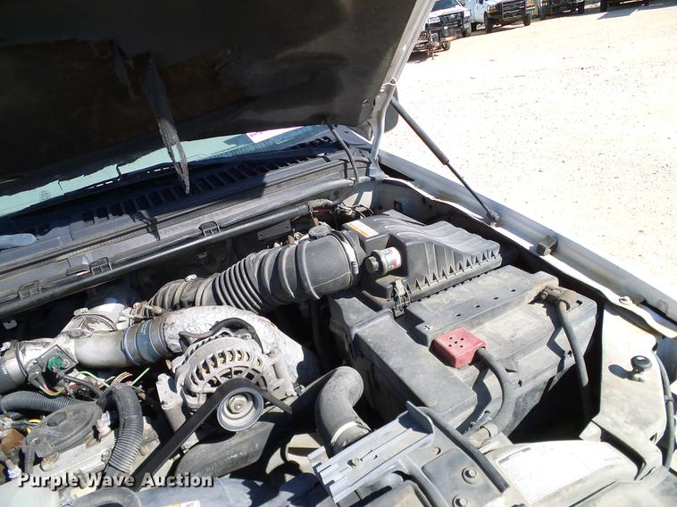 image for item DC2221 2000 Ford F550 utility truck with crane