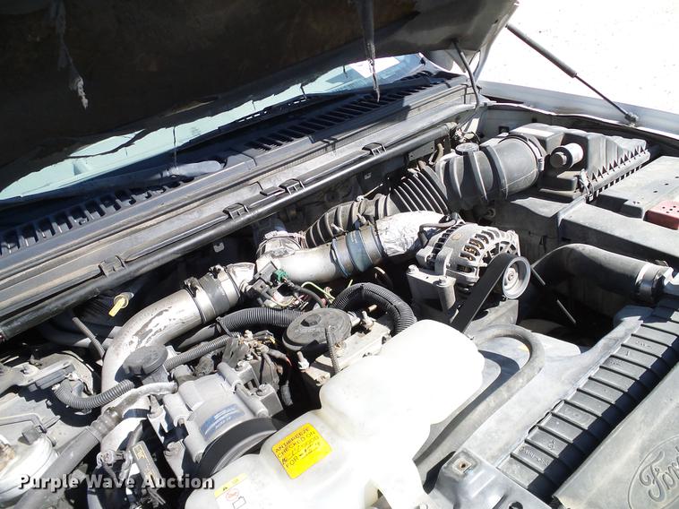 image for item DC2221 2000 Ford F550 utility truck with crane