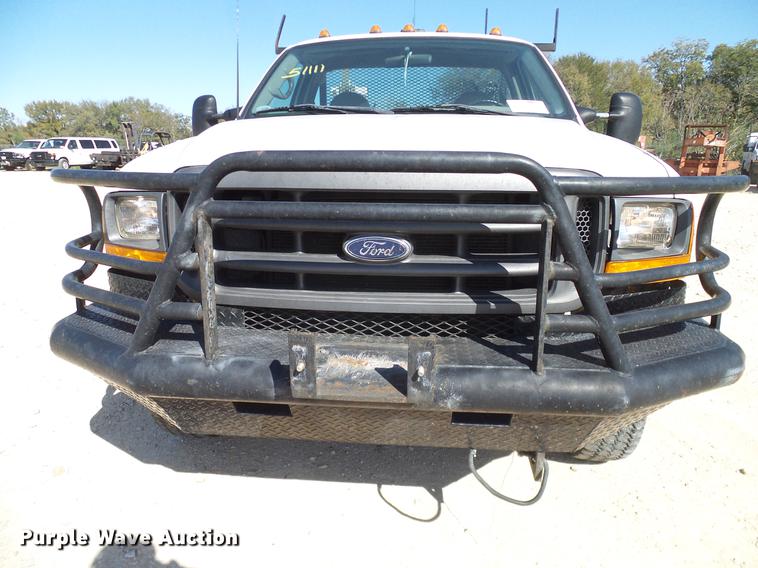 image for item DC2221 2000 Ford F550 utility truck with crane