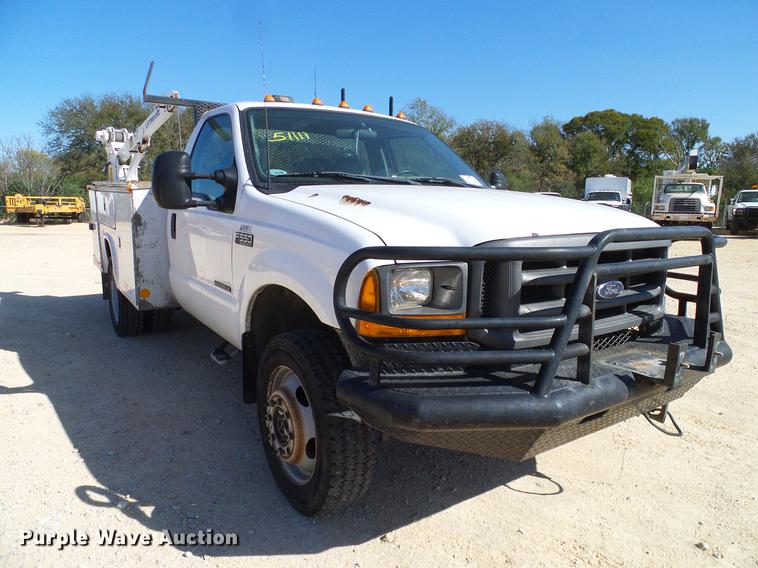 image for item DC2221 2000 Ford F550 utility truck with crane