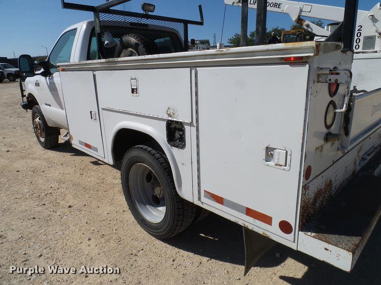 image for item DC2221 2000 Ford F550 utility truck with crane