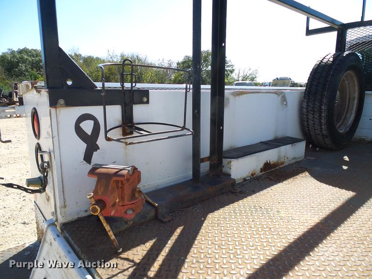 image for item DC2221 2000 Ford F550 utility truck with crane