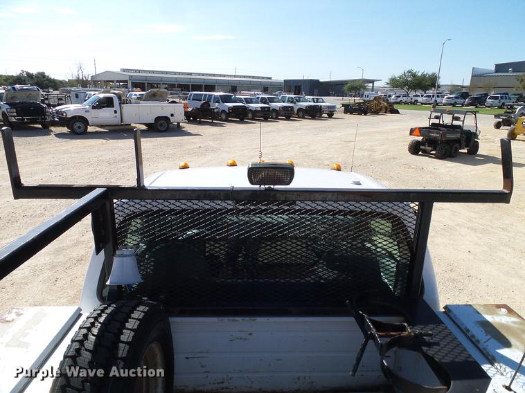 image for item DC2221 2000 Ford F550 utility truck with crane