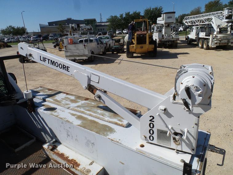 image for item DC2221 2000 Ford F550 utility truck with crane