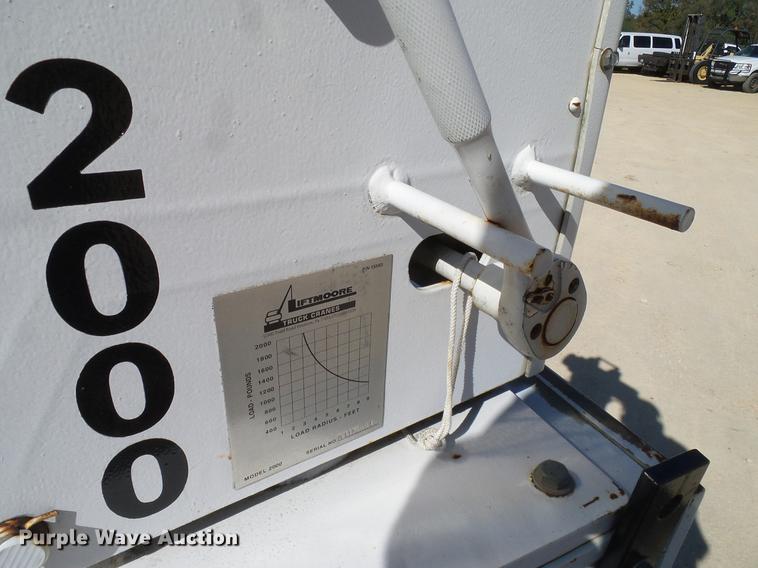 image for item DC2221 2000 Ford F550 utility truck with crane