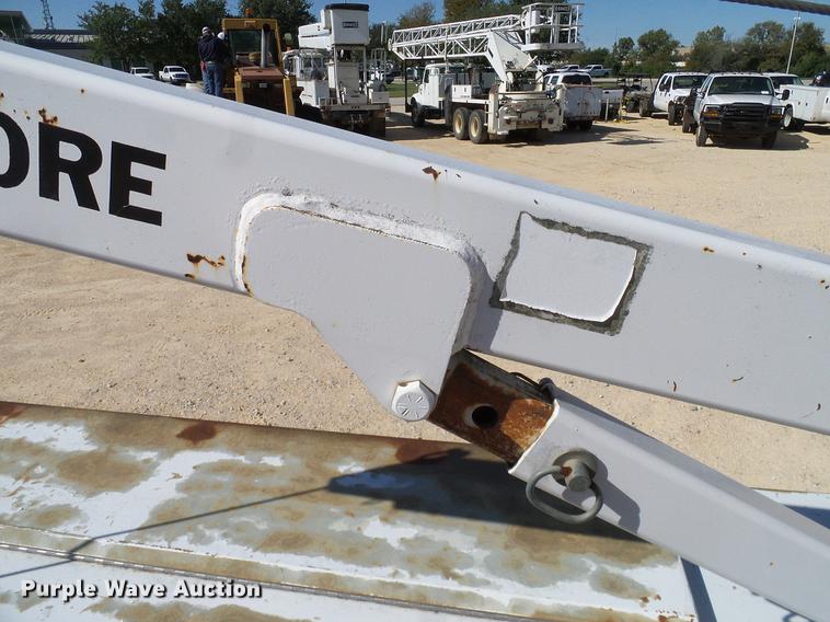 image for item DC2221 2000 Ford F550 utility truck with crane