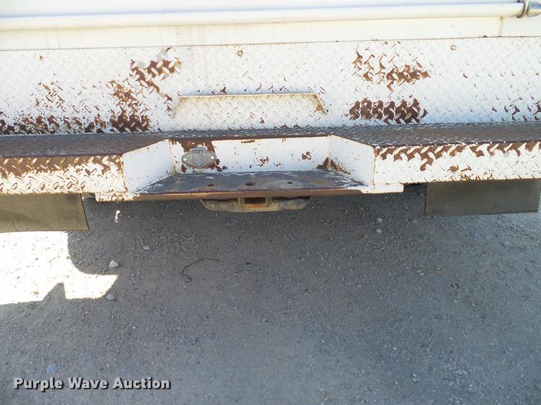 image for item DC2221 2000 Ford F550 utility truck with crane