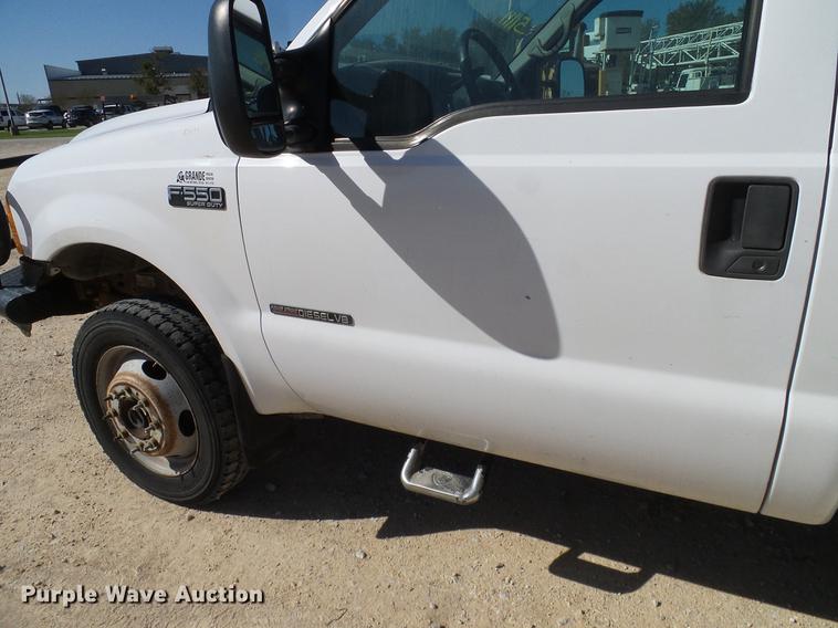 image for item DC2221 2000 Ford F550 utility truck with crane