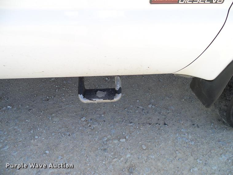 image for item DC2221 2000 Ford F550 utility truck with crane