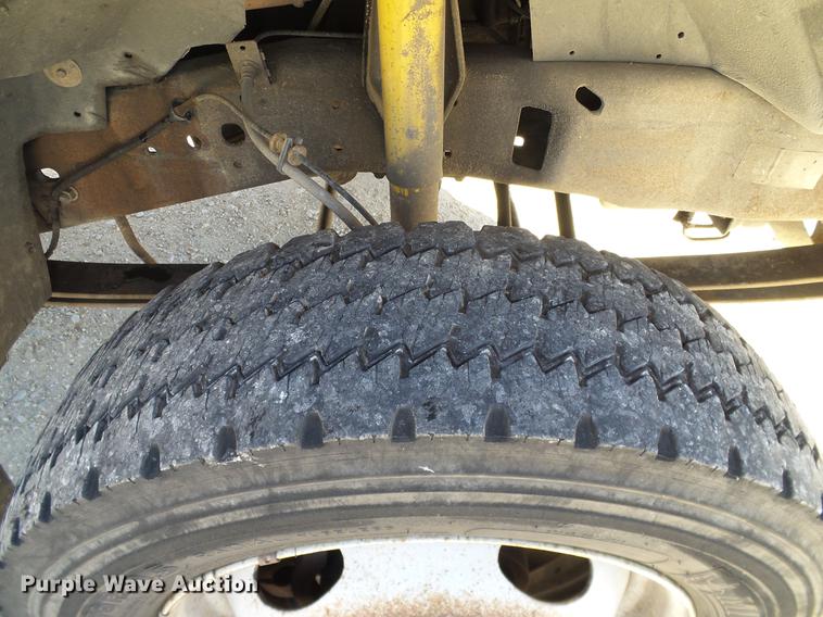 image for item DC2221 2000 Ford F550 utility truck with crane