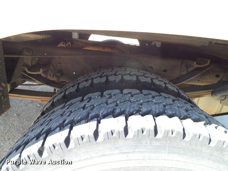 image for item DC2221 2000 Ford F550 utility truck with crane