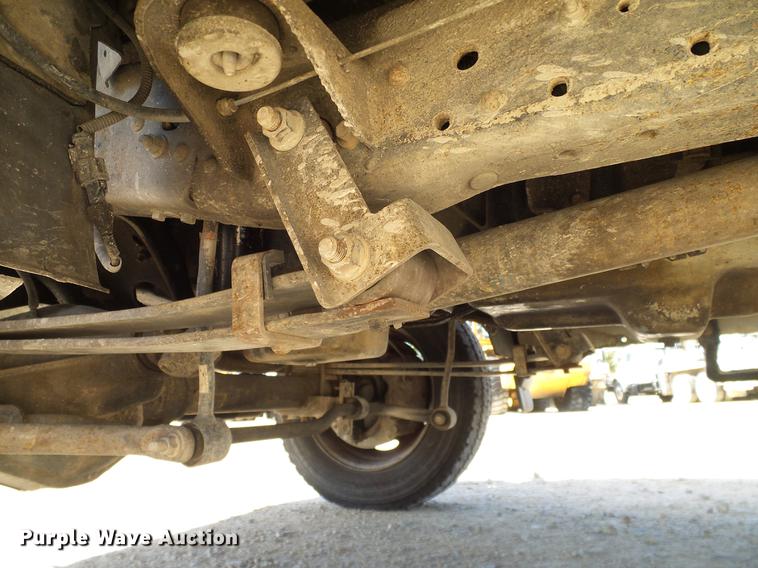 image for item DC2221 2000 Ford F550 utility truck with crane