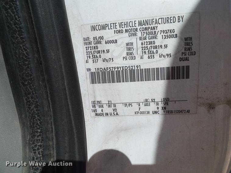 image for item DC2221 2000 Ford F550 utility truck with crane