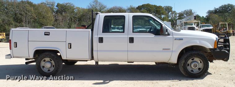 image for item DC2223 2006 Ford F350 Super Duty Crew Cab utility bed pickup truck