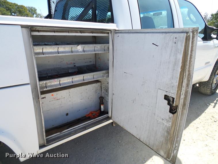image for item DC2223 2006 Ford F350 Super Duty Crew Cab utility bed pickup truck