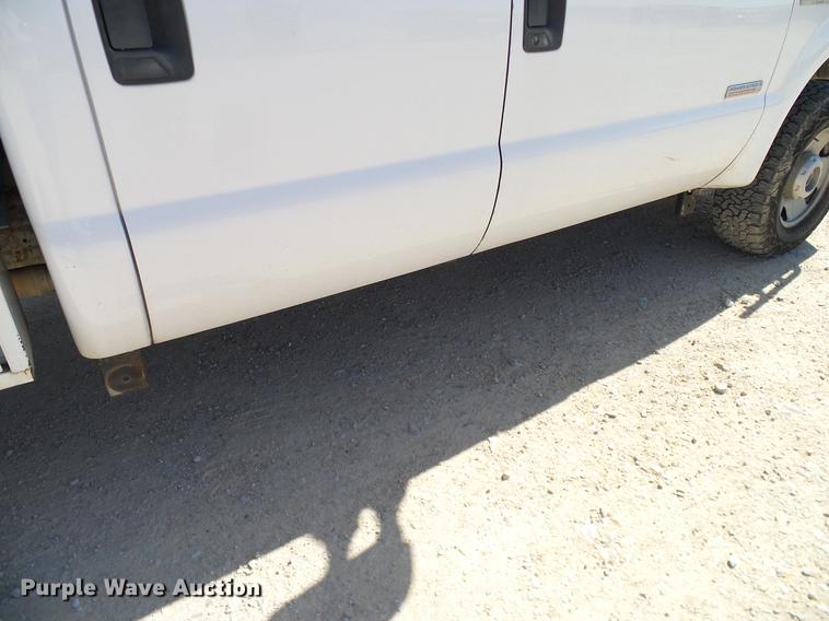 image for item DC2223 2006 Ford F350 Super Duty Crew Cab utility bed pickup truck
