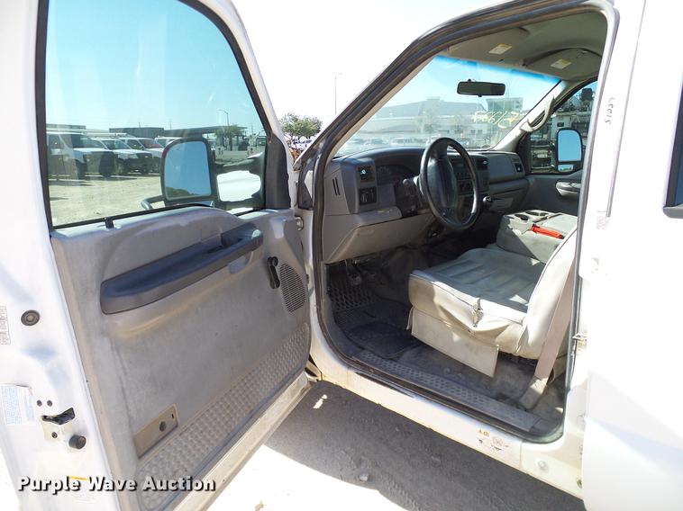 image for item DC2224 2001 Ford F550 Crew Cab flatbed truck