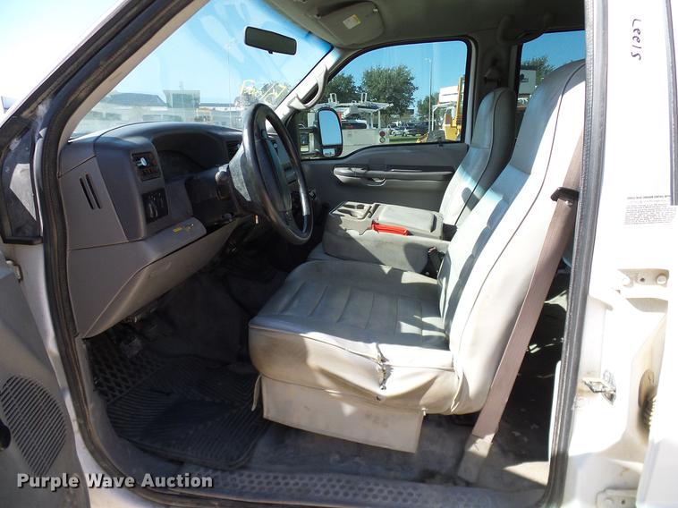 image for item DC2224 2001 Ford F550 Crew Cab flatbed truck