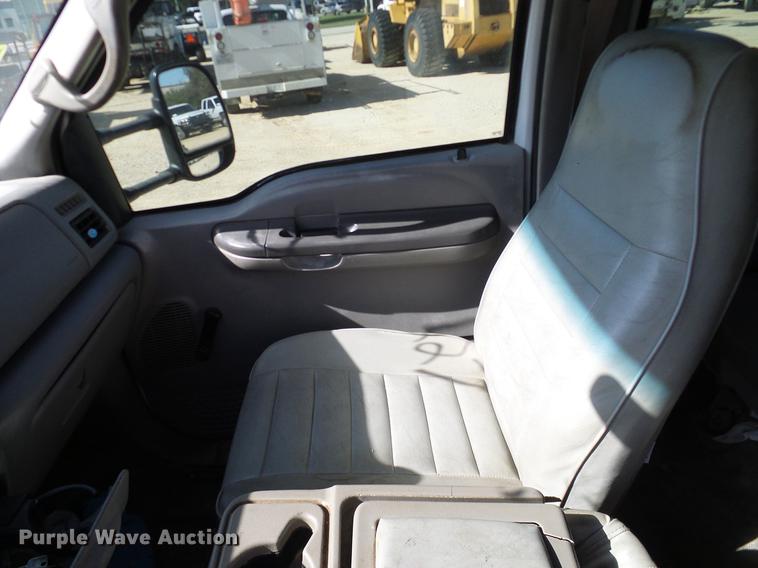 image for item DC2224 2001 Ford F550 Crew Cab flatbed truck