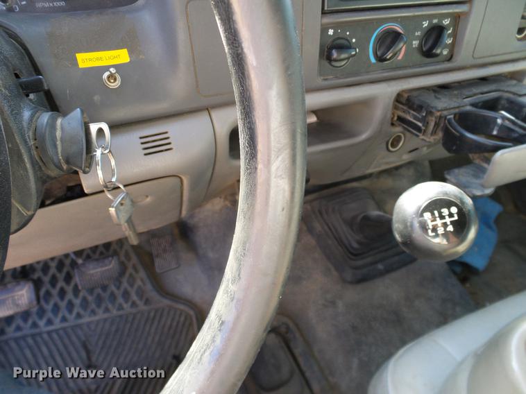 image for item DC2224 2001 Ford F550 Crew Cab flatbed truck