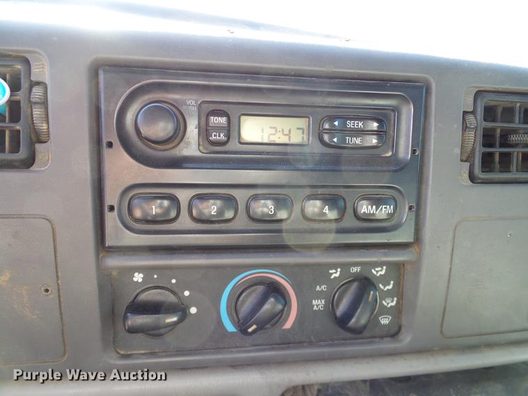 image for item DC2224 2001 Ford F550 Crew Cab flatbed truck