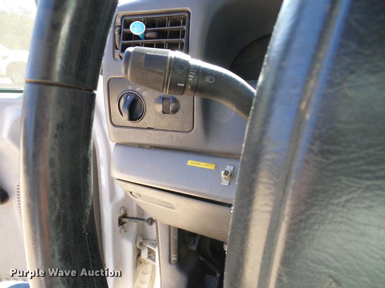 image for item DC2224 2001 Ford F550 Crew Cab flatbed truck