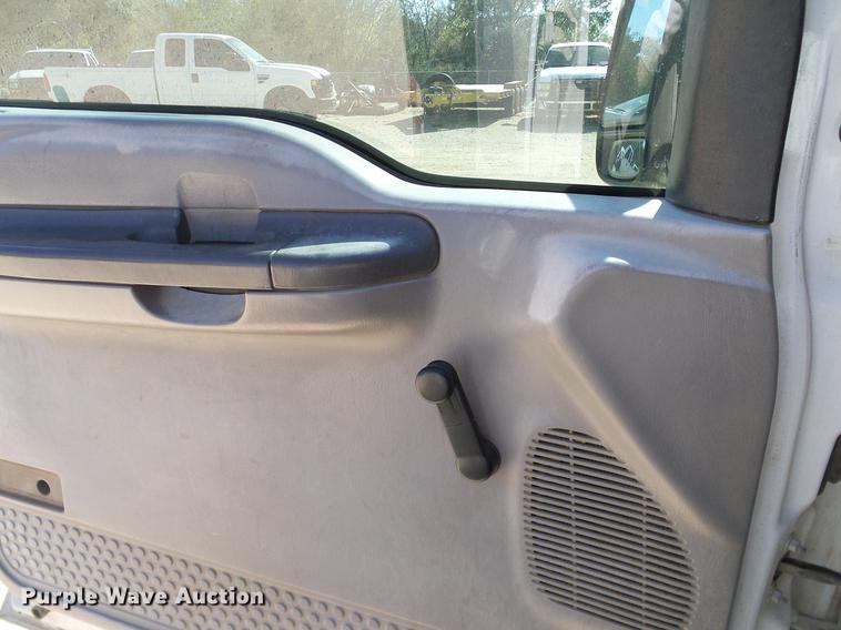 image for item DC2224 2001 Ford F550 Crew Cab flatbed truck