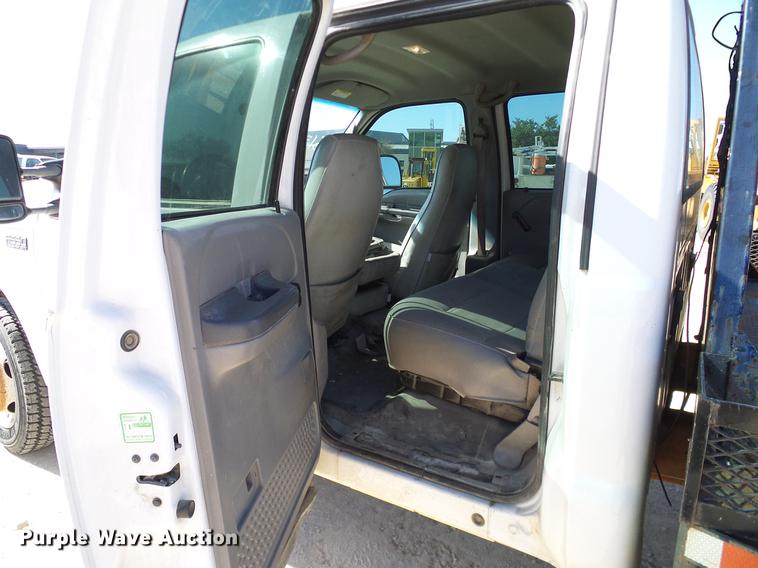 image for item DC2224 2001 Ford F550 Crew Cab flatbed truck