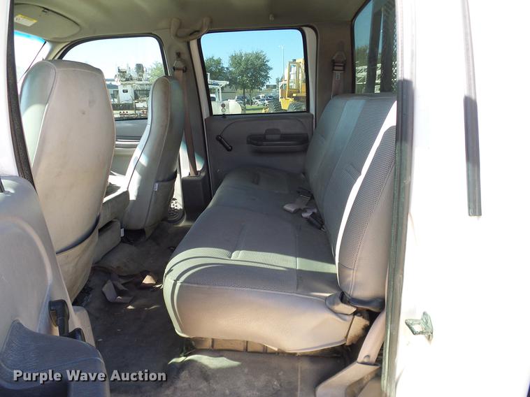 image for item DC2224 2001 Ford F550 Crew Cab flatbed truck