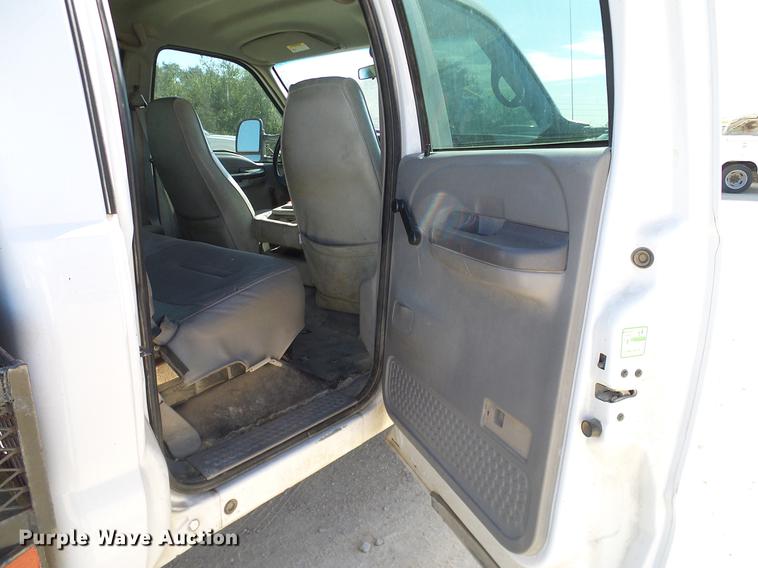 image for item DC2224 2001 Ford F550 Crew Cab flatbed truck