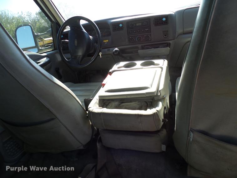 image for item DC2224 2001 Ford F550 Crew Cab flatbed truck