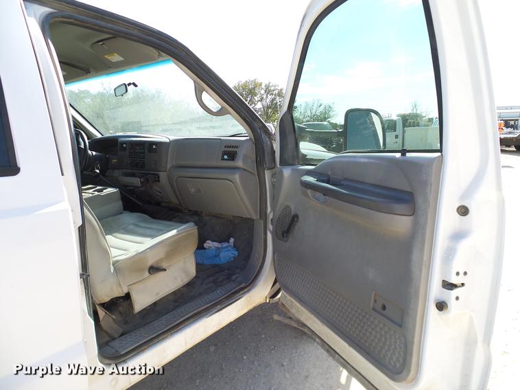 image for item DC2224 2001 Ford F550 Crew Cab flatbed truck