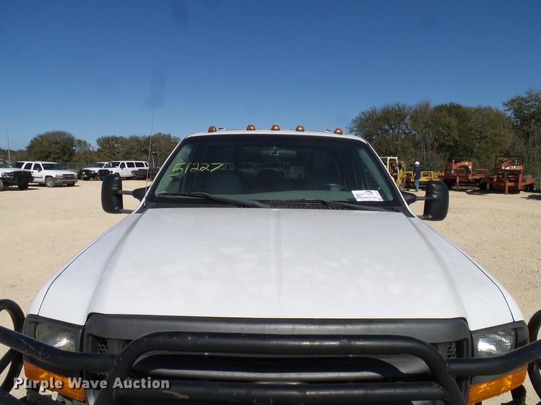 image for item DC2224 2001 Ford F550 Crew Cab flatbed truck