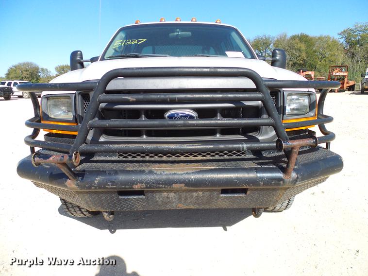 image for item DC2224 2001 Ford F550 Crew Cab flatbed truck