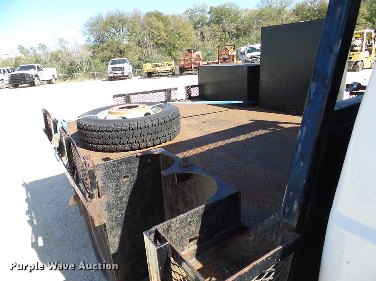 image for item DC2224 2001 Ford F550 Crew Cab flatbed truck