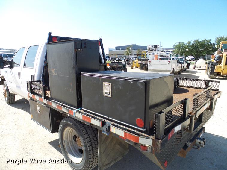 image for item DC2224 2001 Ford F550 Crew Cab flatbed truck