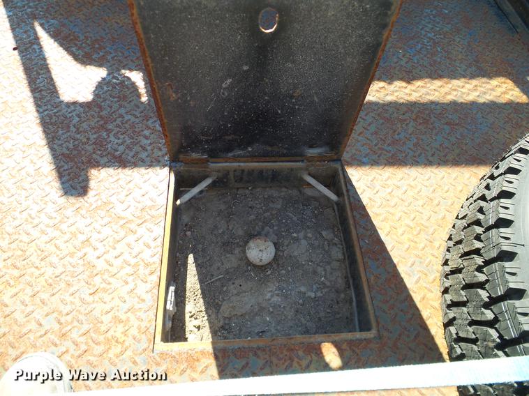 image for item DC2224 2001 Ford F550 Crew Cab flatbed truck