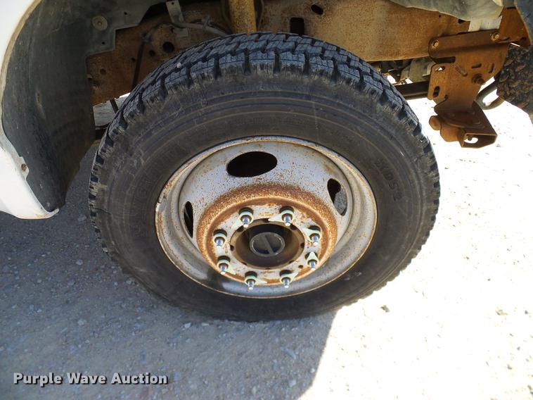 image for item DC2224 2001 Ford F550 Crew Cab flatbed truck