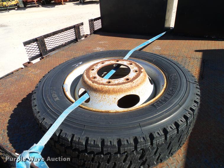 image for item DC2224 2001 Ford F550 Crew Cab flatbed truck