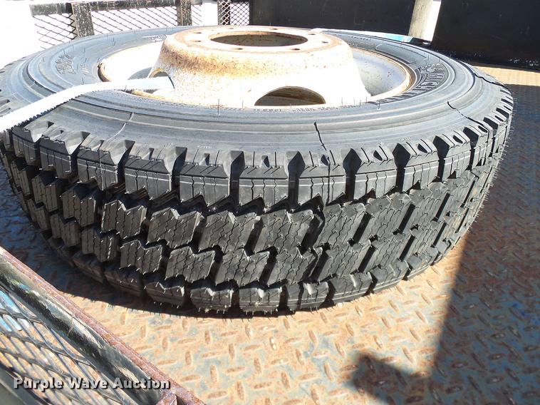 image for item DC2224 2001 Ford F550 Crew Cab flatbed truck