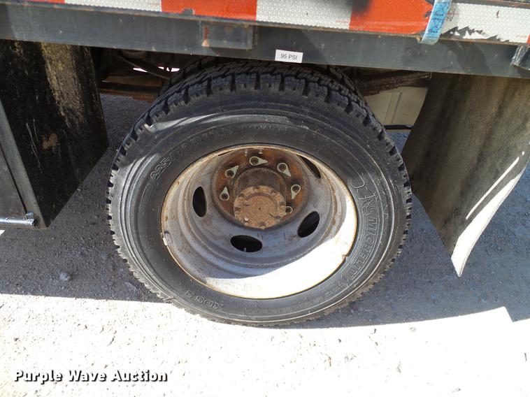 image for item DC2224 2001 Ford F550 Crew Cab flatbed truck