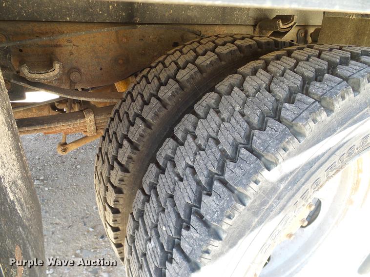 image for item DC2224 2001 Ford F550 Crew Cab flatbed truck